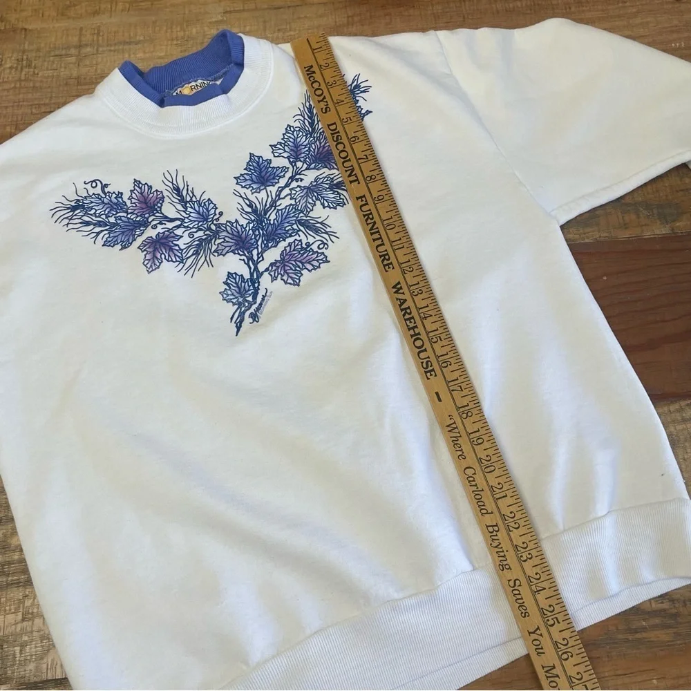 Vintage Morning Sun Large floral white purple blue puffed print grannycore